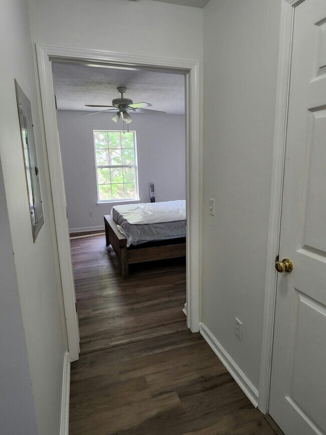 133 Gwyn Dr Unit B, Panama City Beach, FL 32408 Room for Rent in