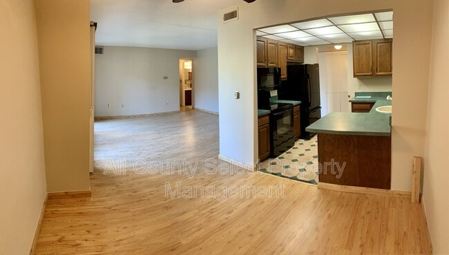 Building Photo - 3 Ledgewood Way