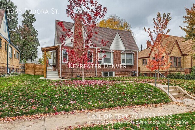 Foto del edificio - Stunningly Remodeled 4-Bedroom, 2-Bath Hom...