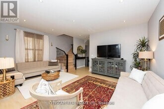 Building Photo - 651-651 Farmstead Dr