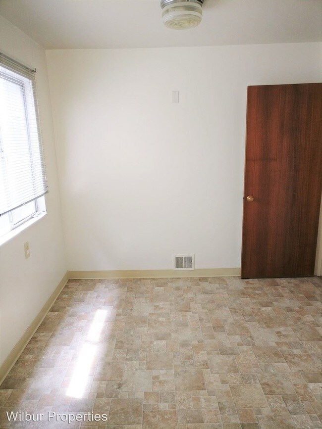 Building Photo - 743 Roble Ave