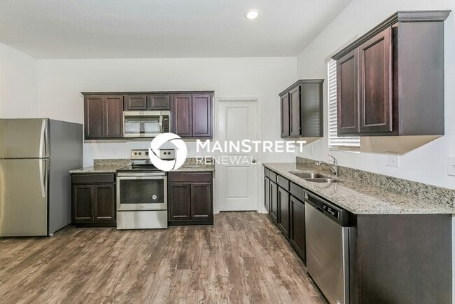 Building Photo - 3 Bedroom Pet-Friendly Home in Haines City, FL with Main Street Renewal