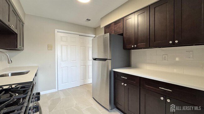 Building Photo - 1511 Raspberry Ct