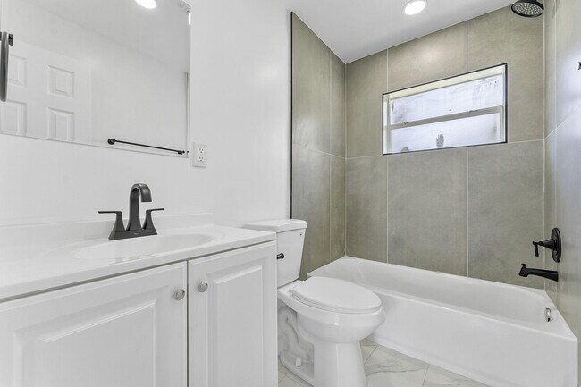 Foto del edificio - 120 NE 5th St