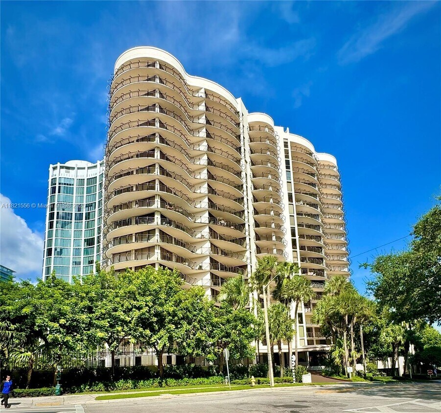 Primary Photo - 2843 S Bayshore Dr