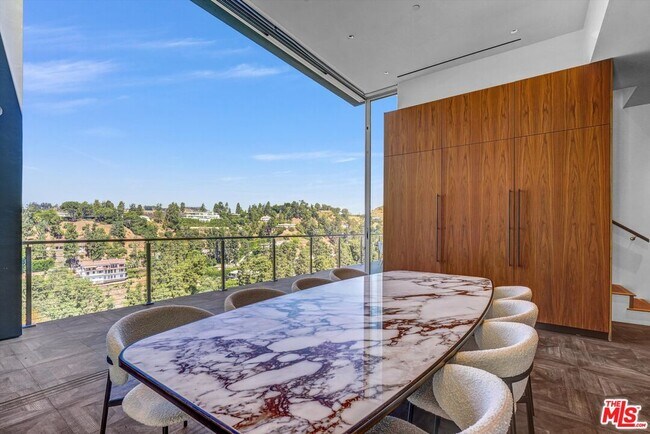 Foto del edificio - 9400 Readcrest Dr