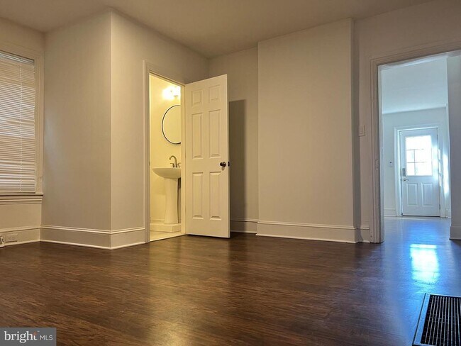 Foto del edificio - 212 E Spruce St