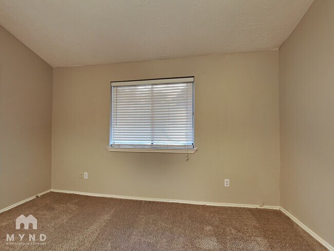 Building Photo - 225 Bedford Ln