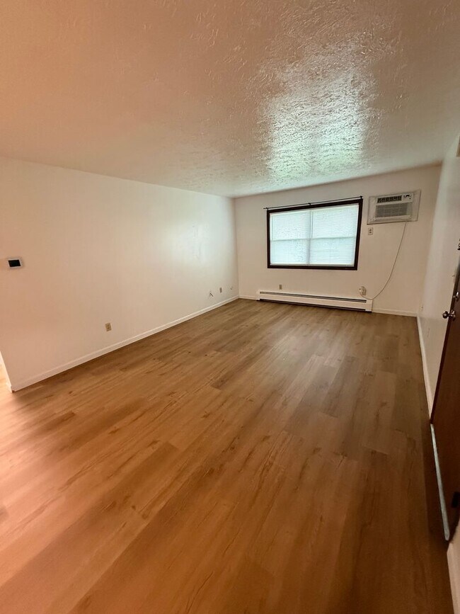 Foto del edificio - 8422 Colwyn Ct