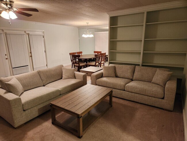 Foto del edificio - 3153 Bonhurst Dr