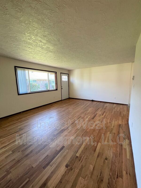 Building Photo - 612 NE Andresen Rd
