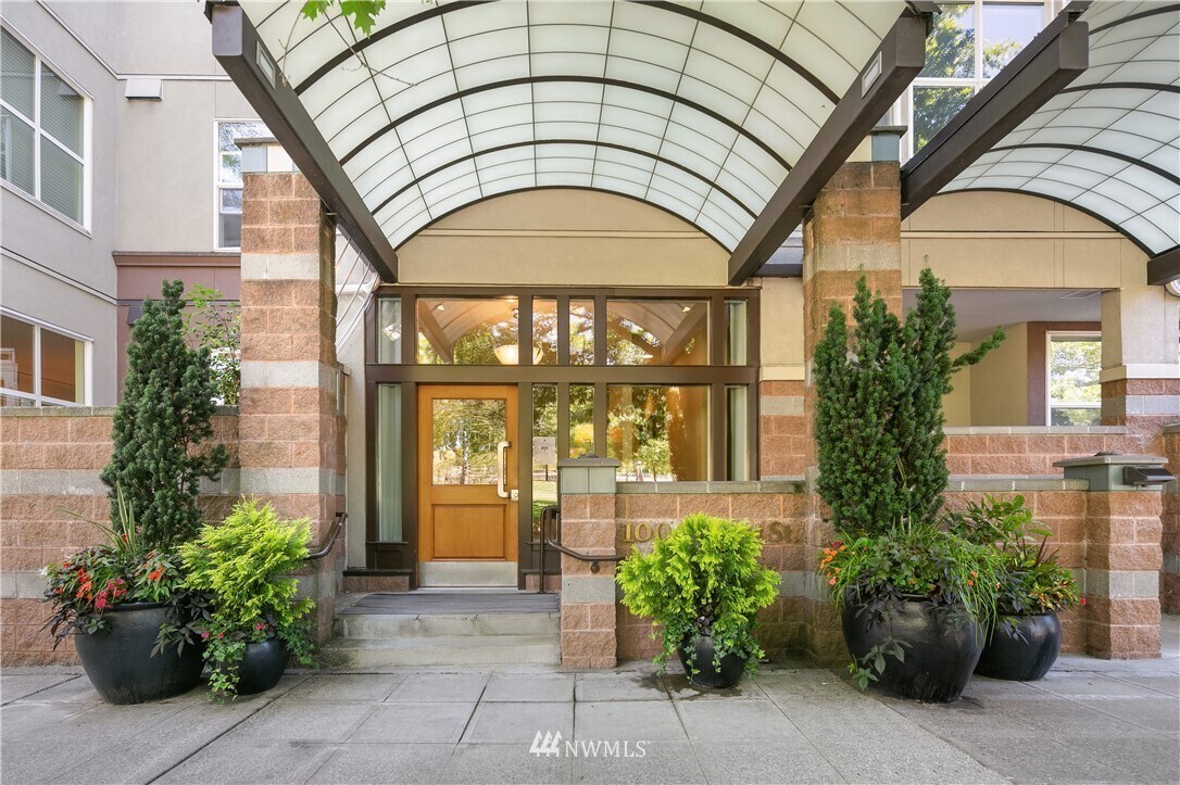 Foto principal - 10045 NE 1st St