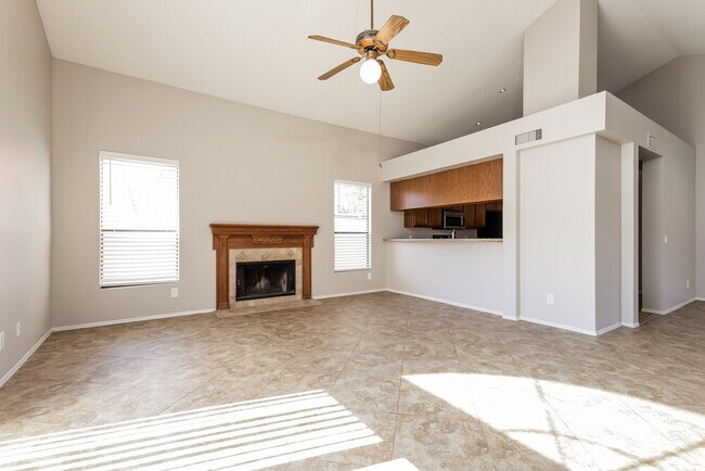 Foto del edificio - 4211 E Mountain Sage Dr