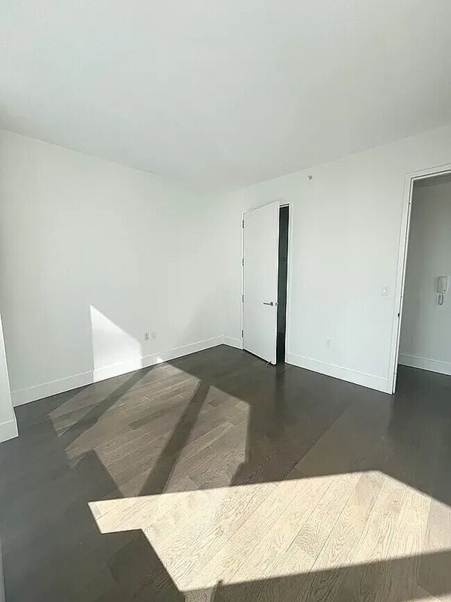 Foto del edificio - H Sun &amp; Sons LLC