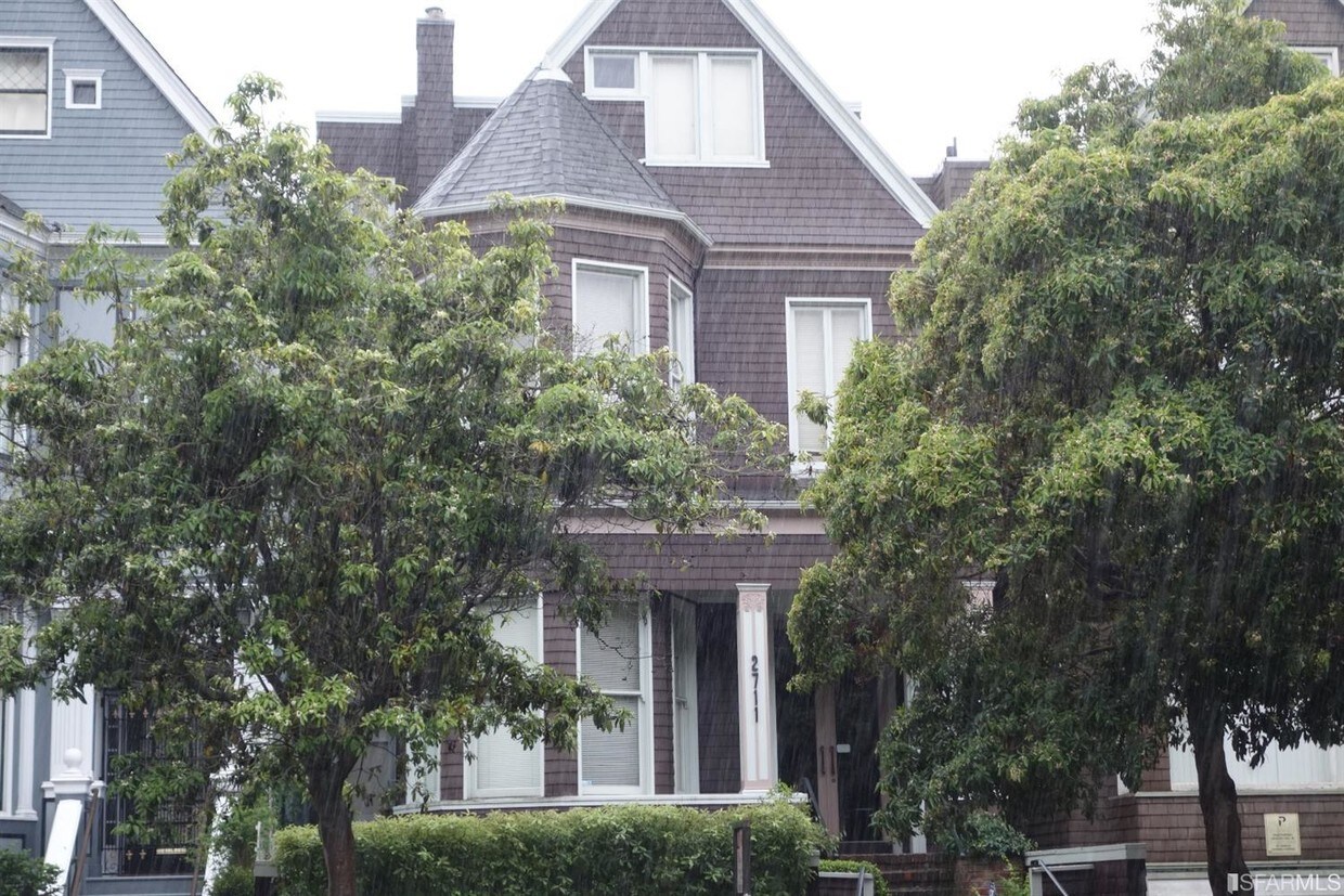 Primary Photo - 2711 Sacramento St