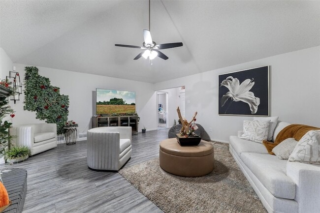 Building Photo - 916 Clover Hill Ln