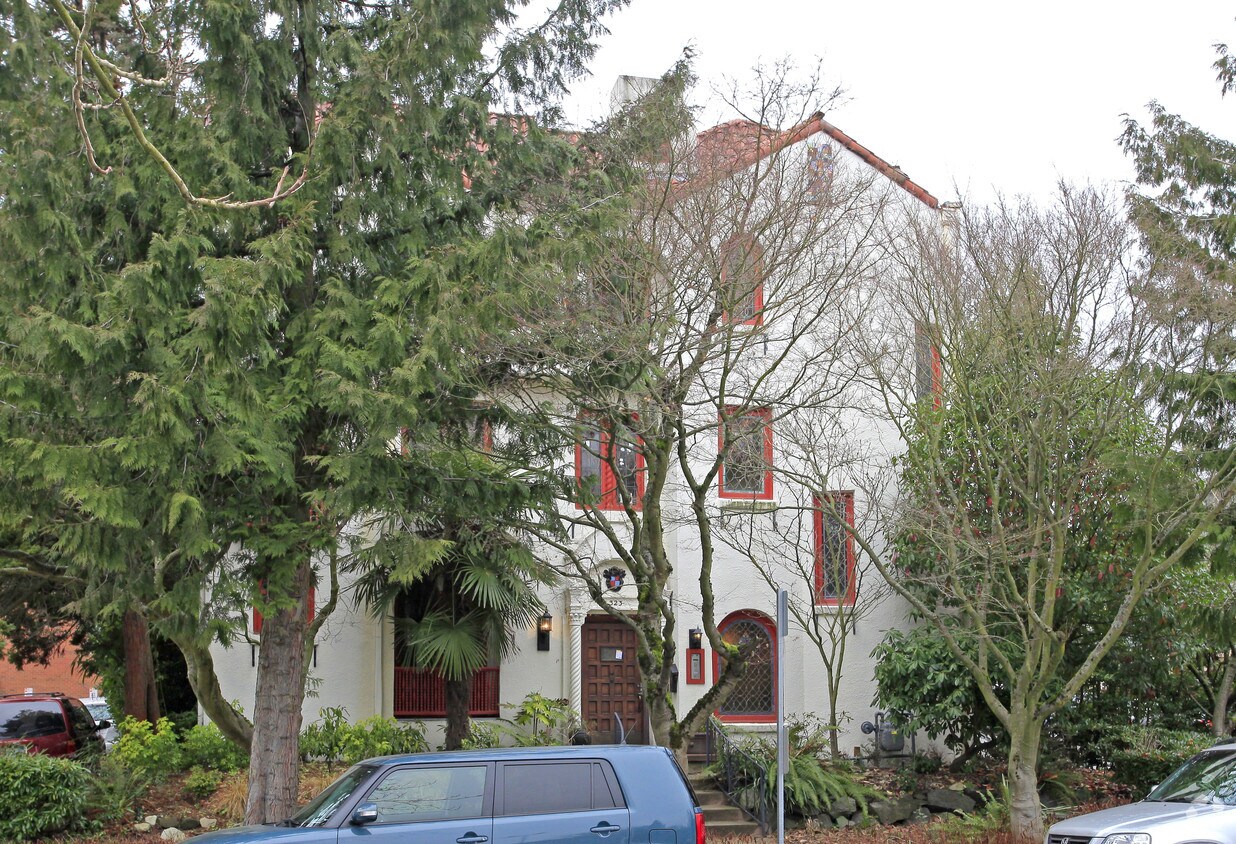 Primary Photo - 323 16th Ave E