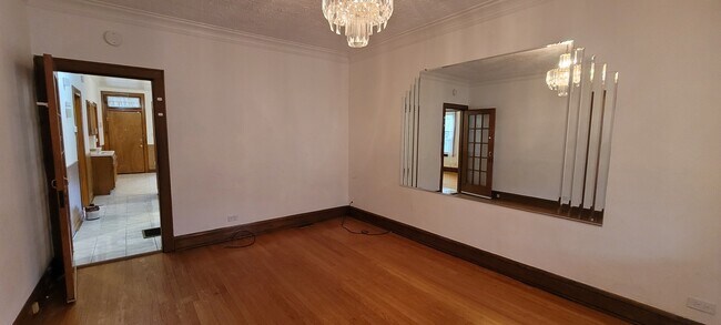 Foto del edificio - 8429 S Marquette Ave