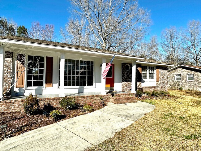 Foto del edificio - 4 Bedroom 2 Bath Home in Goose Creek