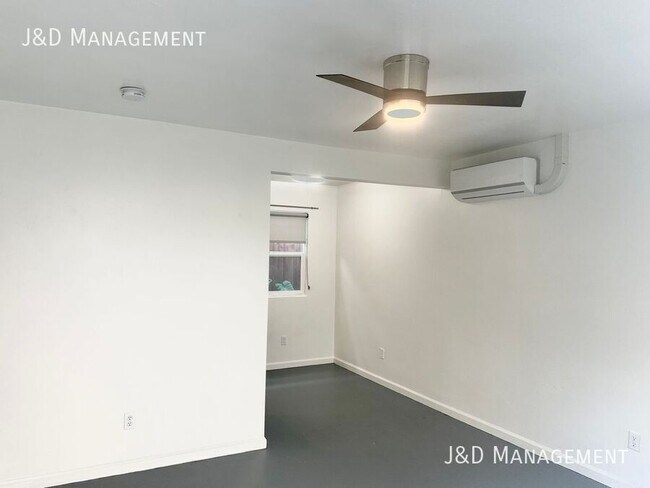 Foto del edificio - 4483-89 Park Blvd