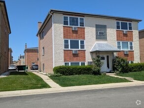 Building Photo - 9216 Seymour Ave