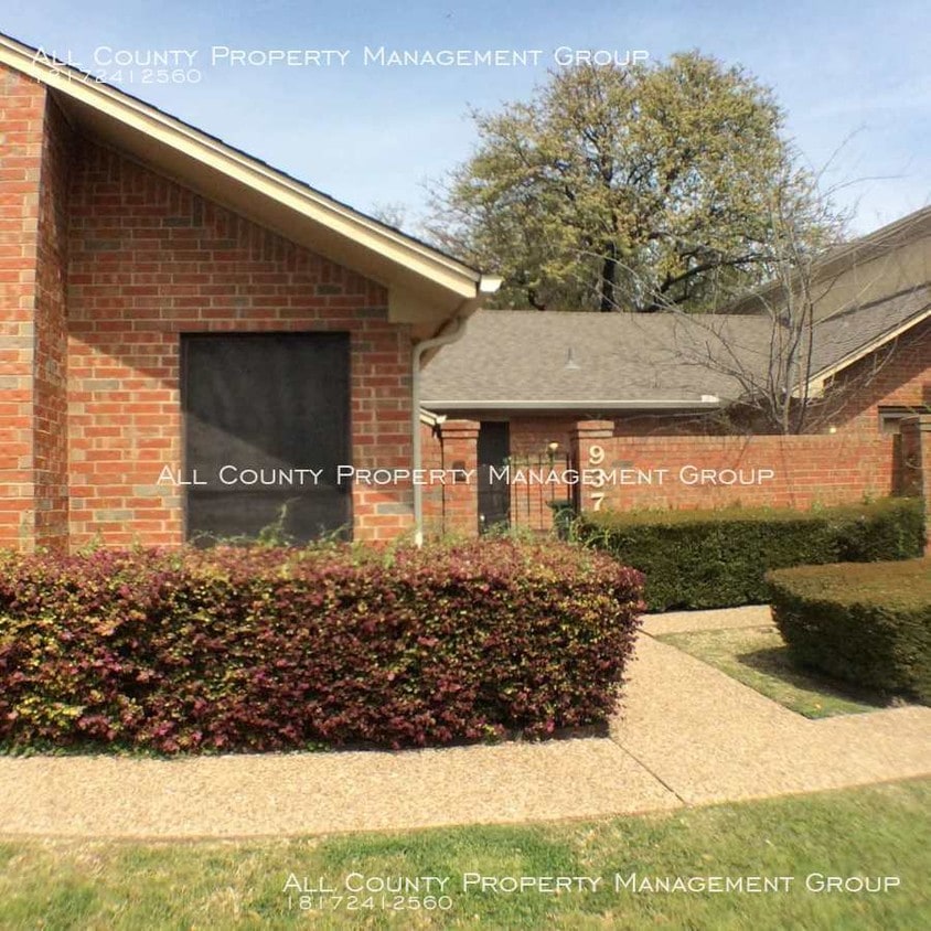 Primary Photo - 937 Cedarland Blvd