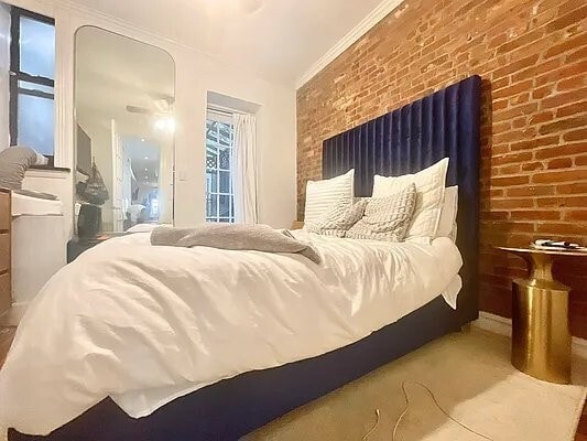Foto del edificio - 334 E 6th St