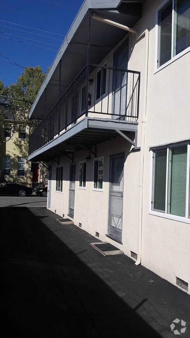 Building Photo - 240 Gifford Ave