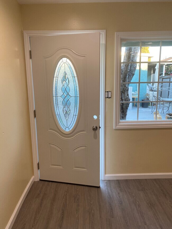 Main entrance - 531 N Hazard Ave