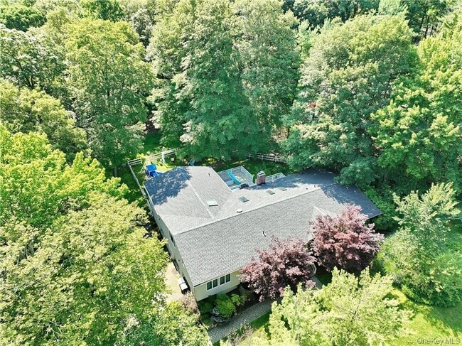 Building Photo - 1 Emerald Dr