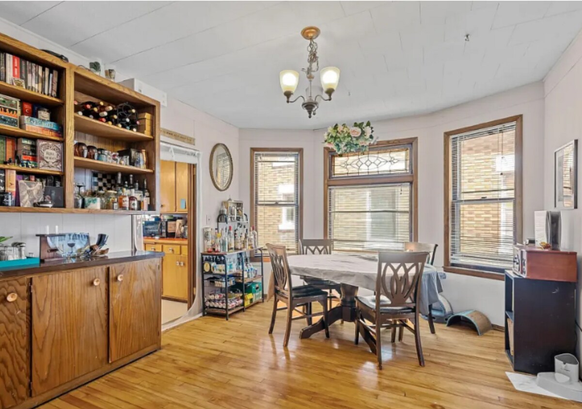 Dining Room - 887 James Ave