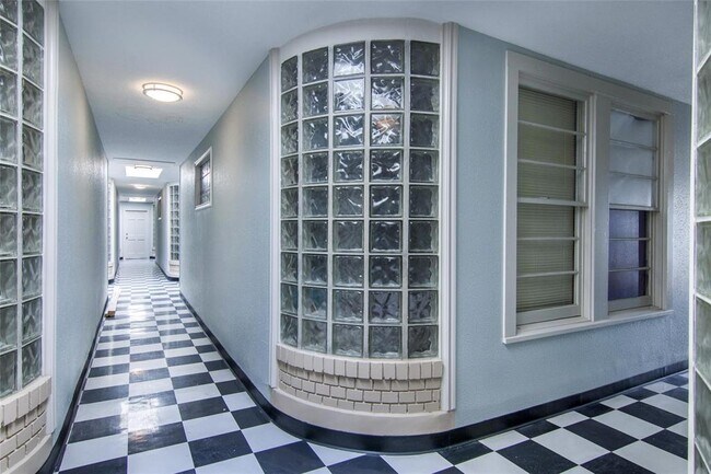 Building Photo - 1413 23rd Street Rear