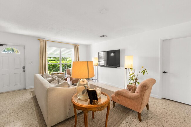 Foto del edificio - 549 Fairwind Dr