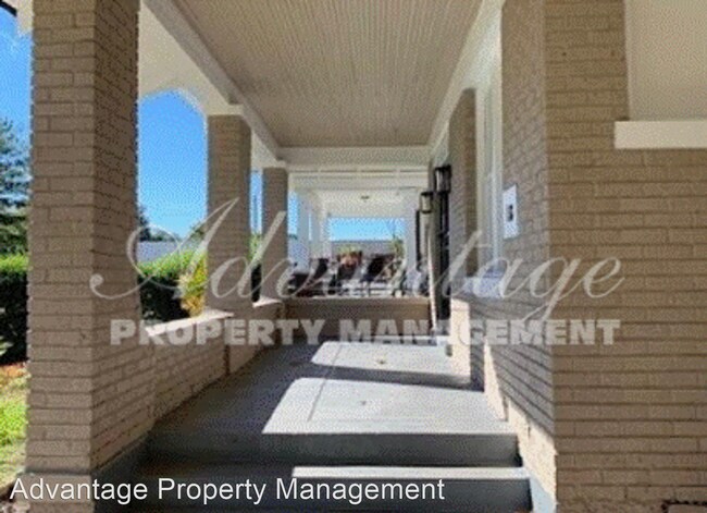 Building Photo - 3 br, 1.5 bath House - 1036 Greenlaw Ave.