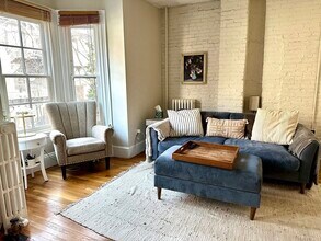 Building Photo - 17 Dartmouth Pl