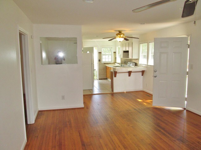 Building Photo - 209 Dewitt St