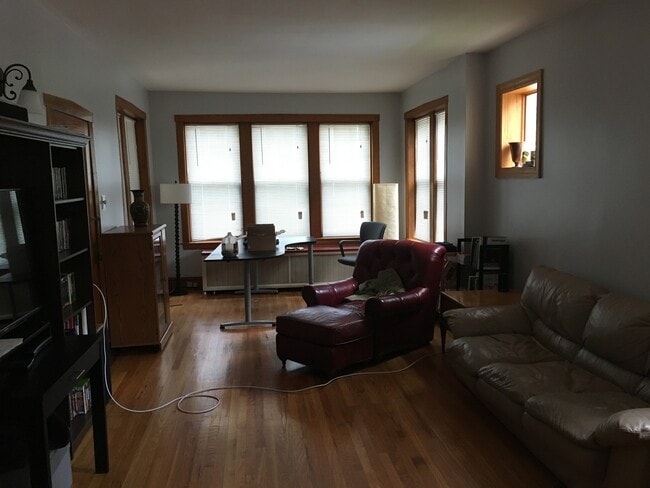 Building Photo - 3357 N Harding Ave