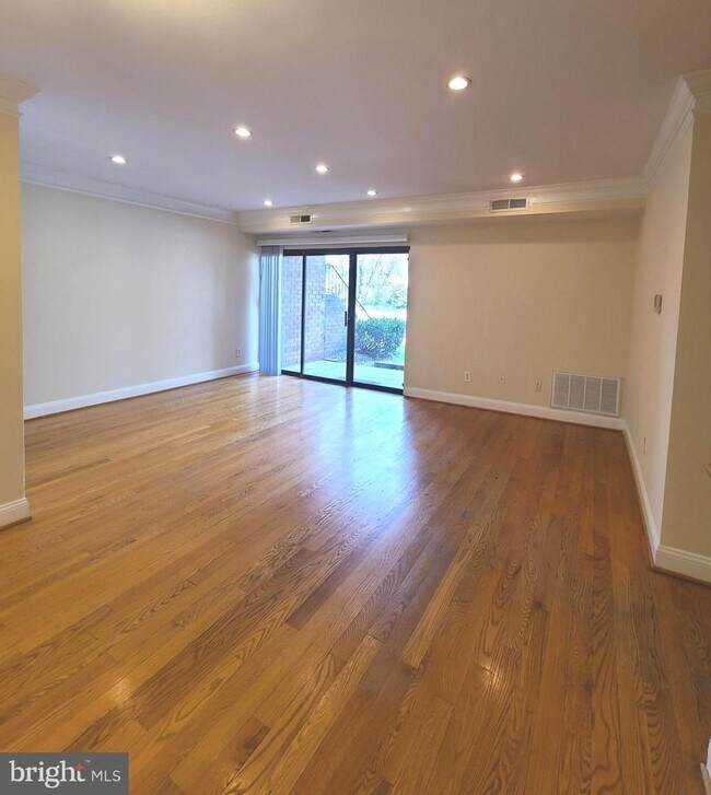 Foto del edificio - 10723 West Dr