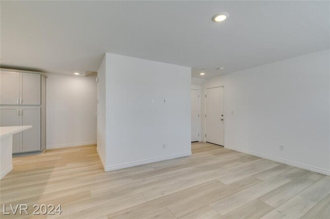 Building Photo - BRAND NEW 4 BED 2 BATH TOWNHOME IN THE NOR...