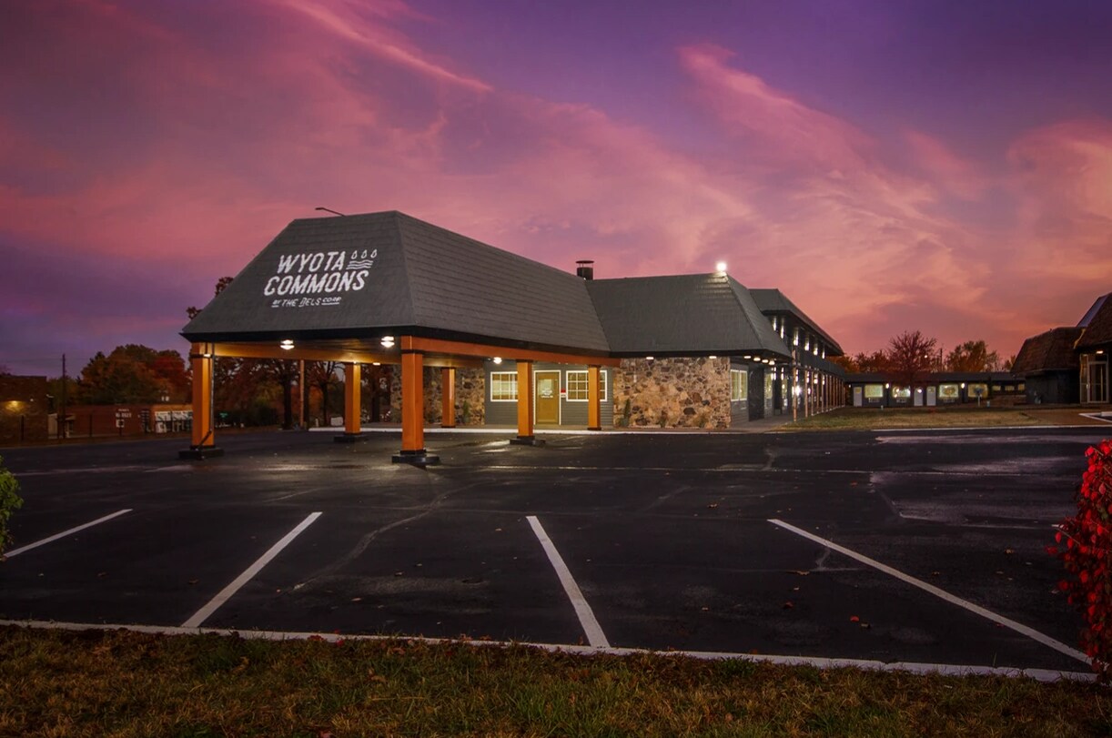 Primary Photo - 1221 Millcreek Rd