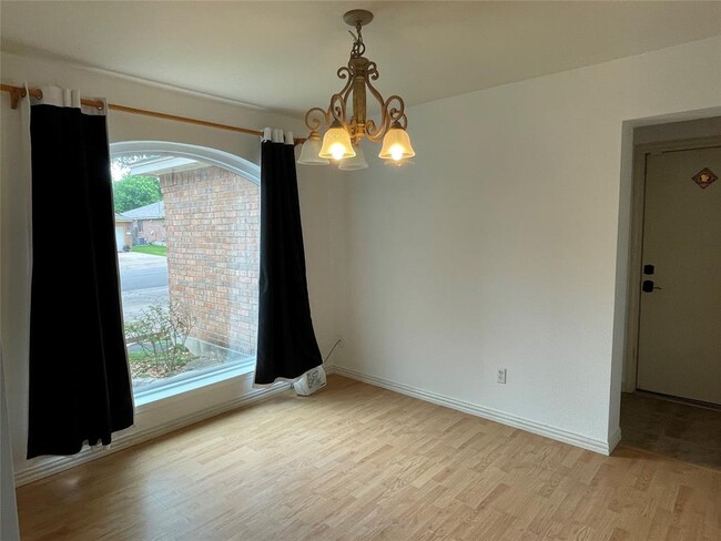 Foto del edificio - 2215 Ada Ln