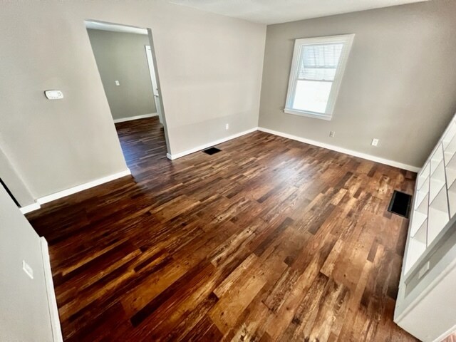 Building Photo - 906 Varner Ave