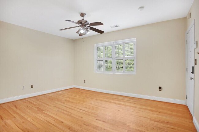 Foto del edificio - Trendy Two Bedroom in Trinidad! - Street P...