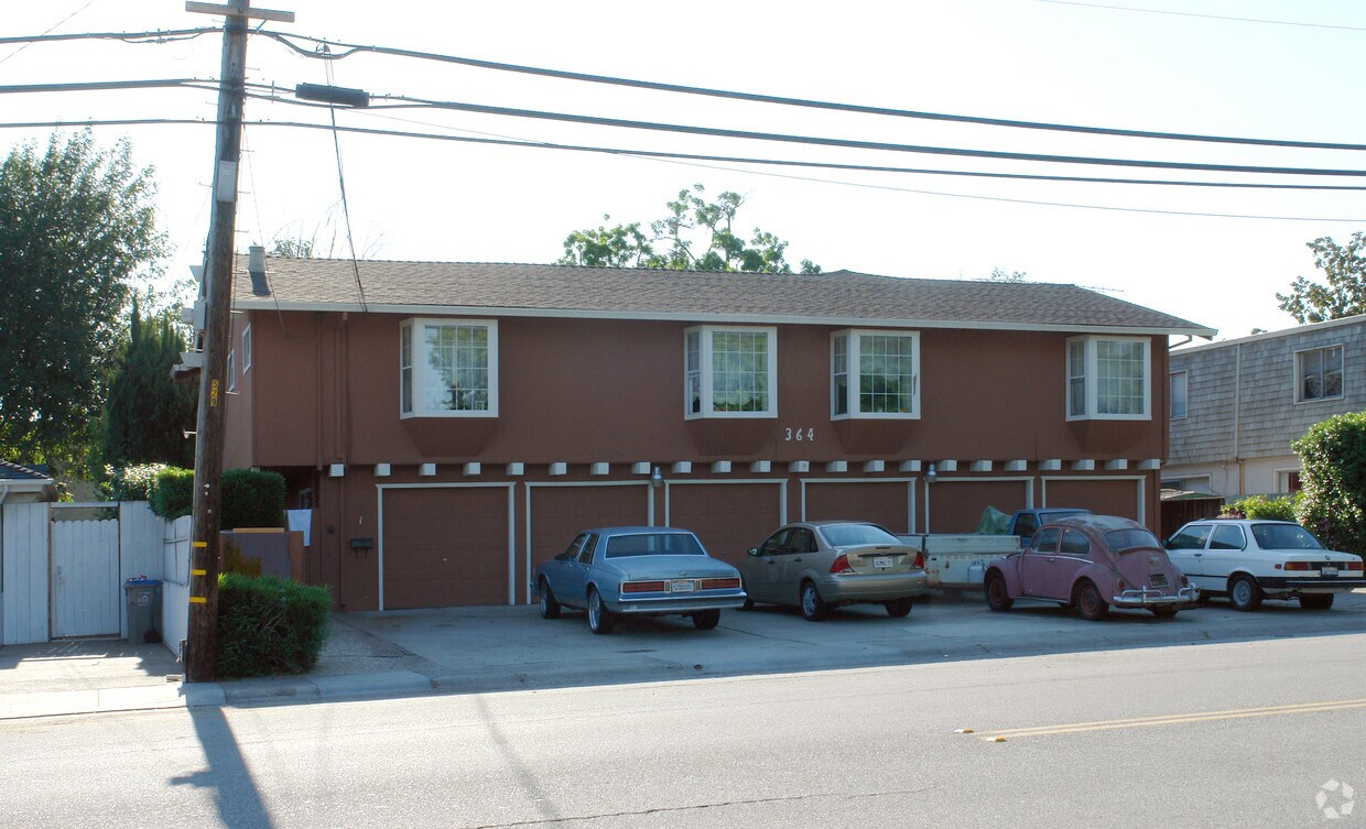 Foto principal - 364 S Cypress Ave