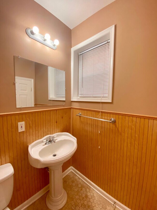 Foto del edificio - Charming 2 Bedroom/2 Bathroom Townhome in Harwood, Baltimore, MD!