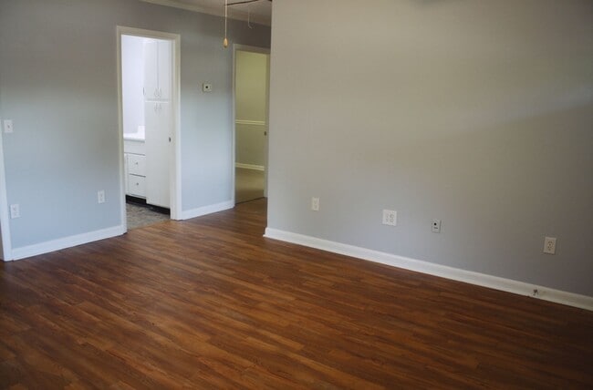 Building Photo - 1138 Whittle Dr SW