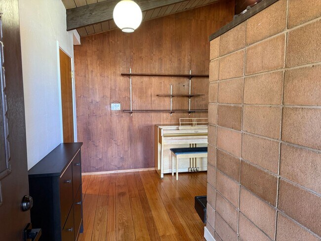 Foto del edificio - Desirable St Francis Neighborhood