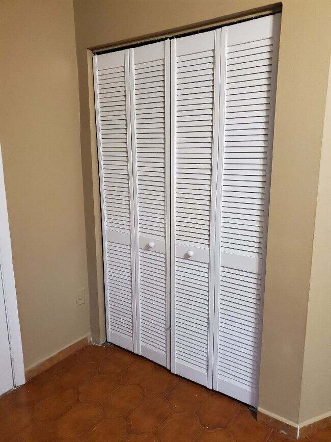 Closet - 2626 SW 29th Ct