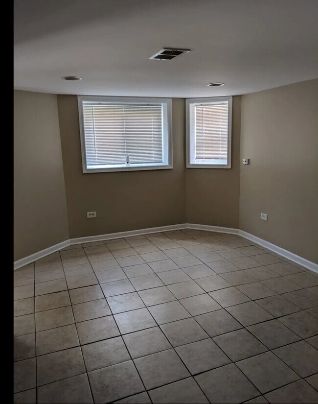 Foto del edificio - 2614 N Springfield Ave