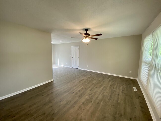 Foto del edificio - 407 Prairie Ln